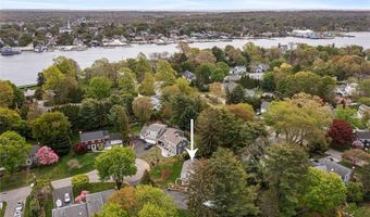 11 Harbour Rd, Barrington, RI 02806
