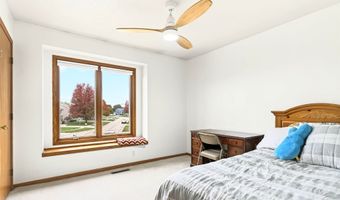 1110 Sandalwood Ct SW, Altoona, IA 50009