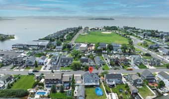 25 Meadow Ln, Amityville, NY 11701
