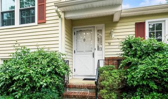 19 Galloping Cir, Belford, NJ 07718