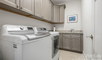 2 Lifestyle Ct, Arden, NC 28704