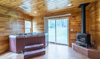 8385 6TH St, Amherst Junction, WI 54407