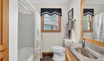 1323 Scott Cir, Ames, IA 50014