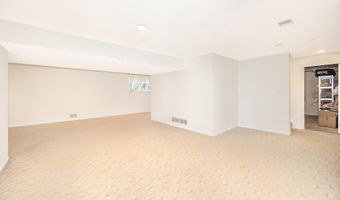 5521 Lohr Lake Dr, Ann Arbor, MI 48108