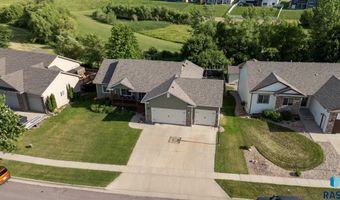 1409 W Creekside Dr, Brandon, SD 57005