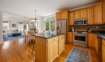 2 Ellsworth Pl, Avon, CT 06001