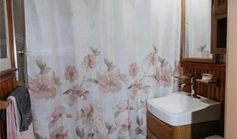 878 County Line Rd, Amityville, NY 11701