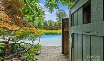 1811 Manor Mill Rd, Charlotte, NC 28226