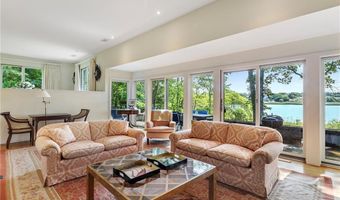 4 Alpond Dr, Newport, RI 02840