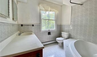 162 Keach Pond Dr, Glocester, RI 02814