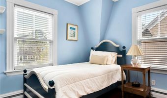 82 Sefton Dr, Cranston, RI 02905