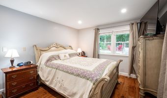 116 Chestnut Ridge Rd, Bethel, CT 06801