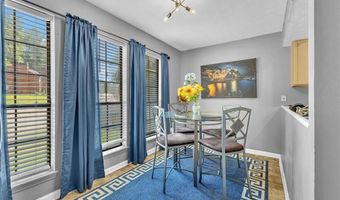 824 Brandy Oaks Ln, Stone Mountain, GA 30088