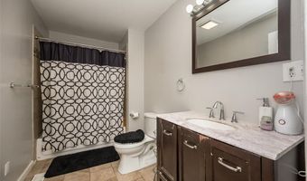 401 Mildred St, Alton, IL 62002