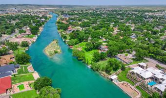 1005 N Shore Dr, Carlsbad, NM 88220