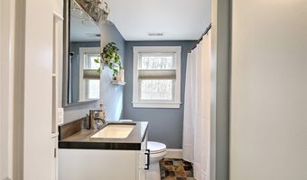 12 Grassy Plain Rd, Barrington, RI 02806