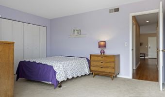 1860 W Surrey Park Ln 2B, Arlington Heights, IL 60005