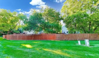 30 Oxford Ct, Algonquin, IL 60102