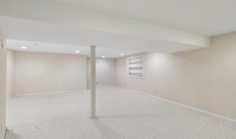 2109 N Charter Point Dr, Arlington Heights, IL 60004