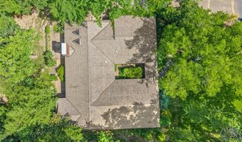 16 Meadowbrook Country Club Est, Ballwin, MO 63011