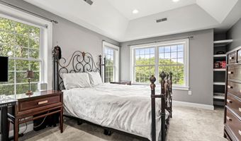60 Camelot Dr, Bedford, NH 03110