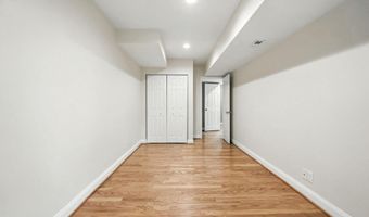 2134 S LOWELL St, Arlington, VA 22204