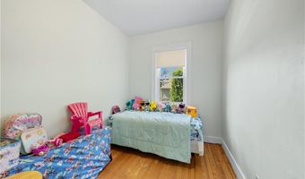 32 Maplewood Ave, Cranston, RI 02920