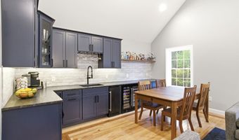 84 Juniper Cir, Auburn, NH 03032