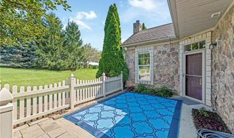 276 Sandover Dr, Aurora, OH 44202