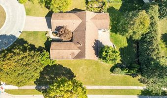 721 Brentwood Ct, Algonquin, IL 60102