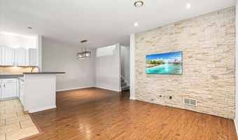 642 W Moreland Ave, Addison, IL 60101