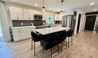 16 Stagecoach Rd, Barrington, NH 03825