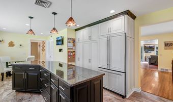 515 Park Club Ln, Amherst, NY 14221