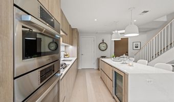 1201 N ROYAL St 214, Alexandria, VA 22314