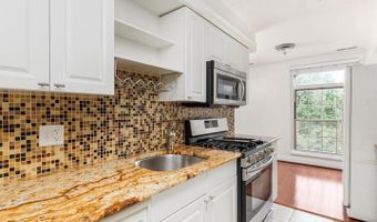 3334 WOODBURN VILLAGE Dr 33, Annandale, VA 22003