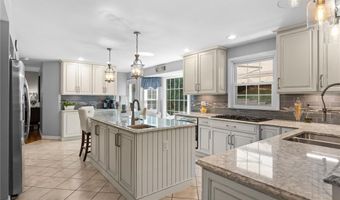 1233 Red Oak Plantation Dr, Ballwin, MO 63021
