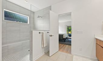 2104 Golfview Dr, Auburn, IN 46706