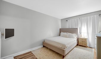 3010 N Kennicott Ave, Arlington Heights, IL 60004