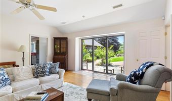 4 Alpond Dr, Newport, RI 02840