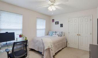10 WHIRLAWAY Dr, Bear, DE 19701