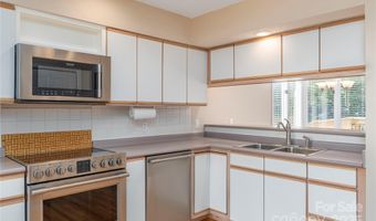 2 New Cross South S, Asheville, NC 28805