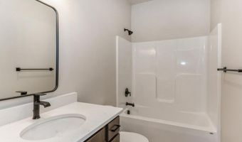 789 Clover Hill Dr, North Liberty, IA 52317