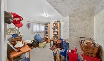 178 W SHELLEY Dr, Claymont, DE 19703