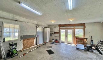 2259 E Laurel St, Atmore, AL 36502