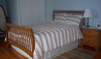 30 Simmons St, Newport, RI 02840