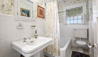 610 SOMERSET Rd 302, Baltimore, MD 21210