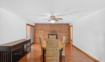 1635 Oak Dr, Aurora, MO 65605