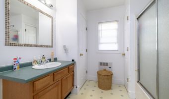 20 Laurel St, Danbury, CT 06810