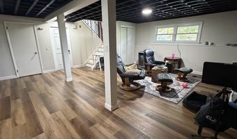 7 Rogers Dr, Danbury, CT 06810