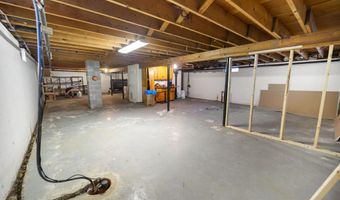 42 Sugarloaf Ln, Bangor, ME 04401